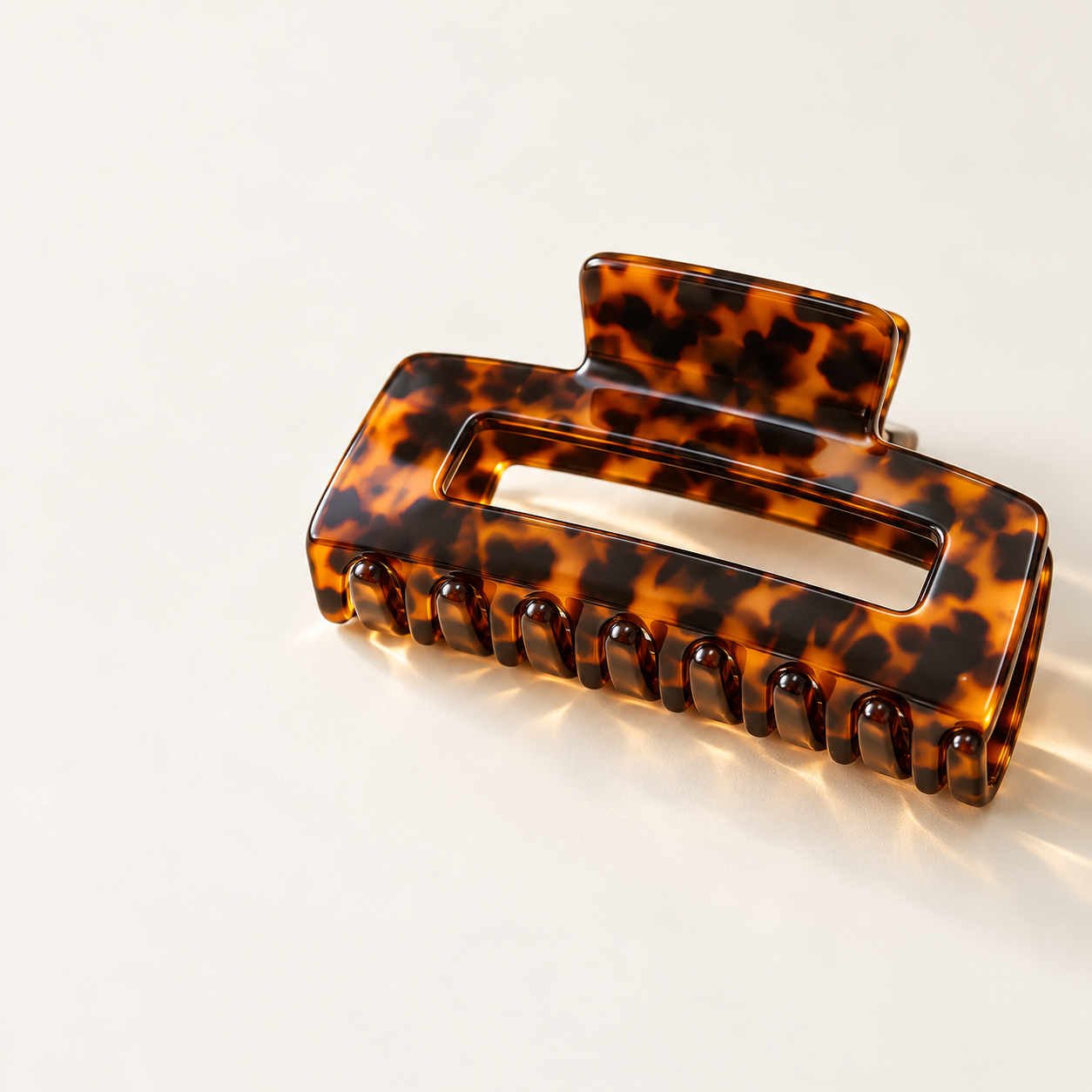Polished tortoiseshell acetate hair claw detail